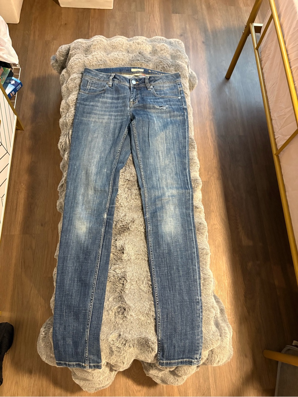 Burberry Women's Blue Skinny Jeans with Faded Detailing
